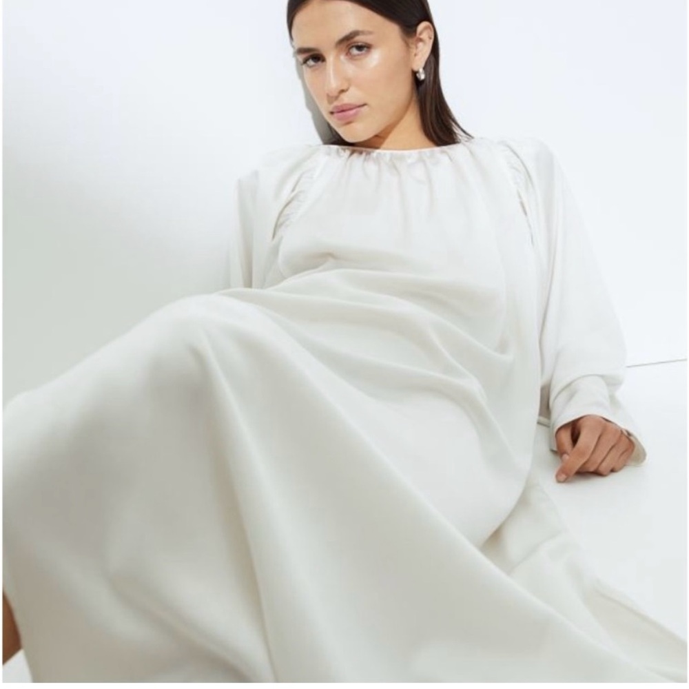 H&M Elegant White Maxi Caftan dress with open back and Side Slit